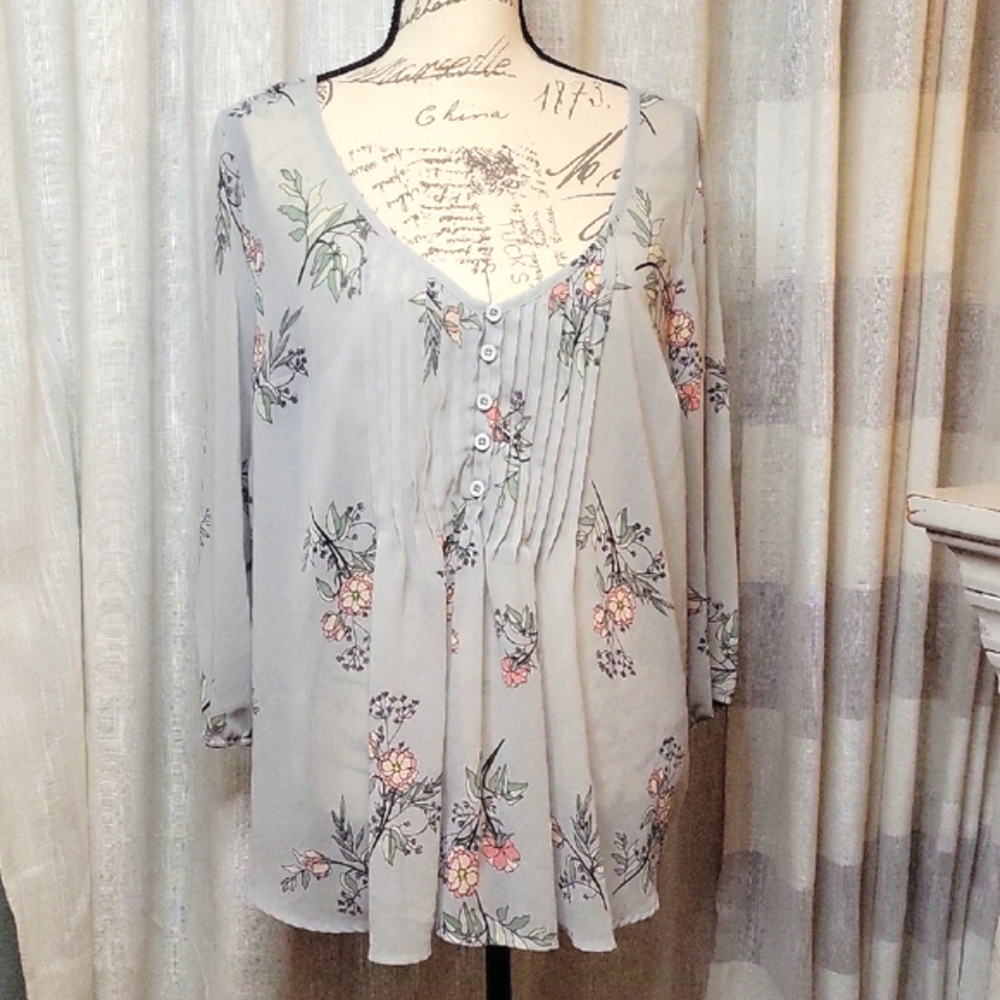 Torrid Gray and Black Script Blouse. Pk Bx